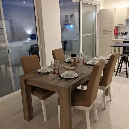 New 2br Penthouse -2022 With Dream Location, Private Sundeck, Bbq, Next To Poolclub בית נופש *