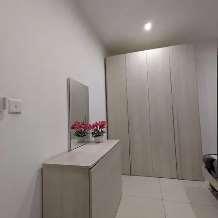 New 2br Penthouse -2022 With Dream Location, Private Sundeck, Bbq, Next To Poolclub Case de vacanță Gzira