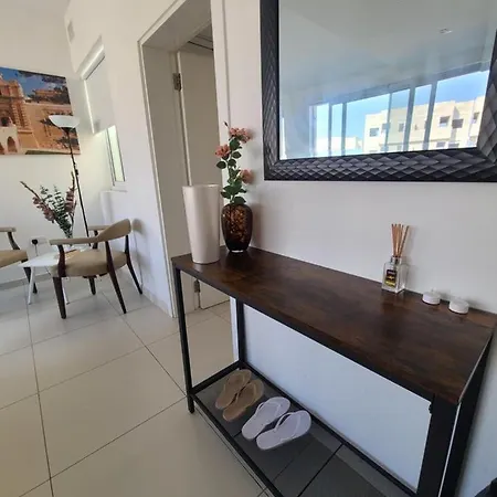 Case de vacanță New 2br Penthouse -2022 With Dream Location, Private Sundeck, Bbq, Next To Poolclub Gzira